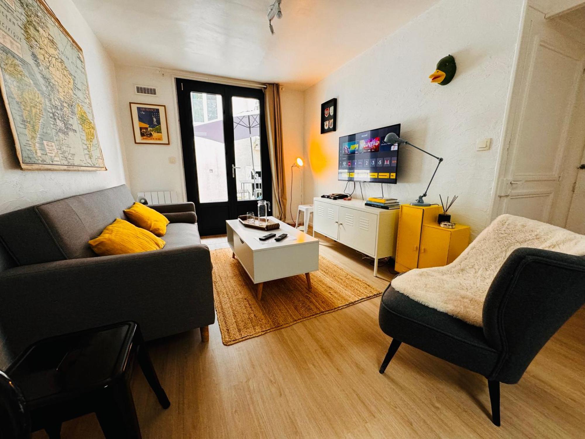 Апартаменты Le Petit Re, Hypercentre, Garage Prive, Terrasse Ньор Экстерьер фото